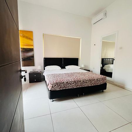 8Villa Saint Julian's Bagian luar foto