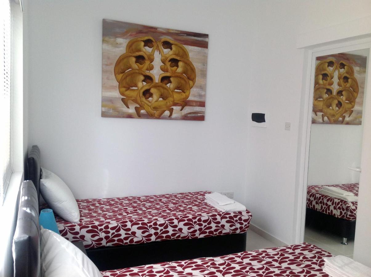 8Villa Saint Julian's Bagian luar foto