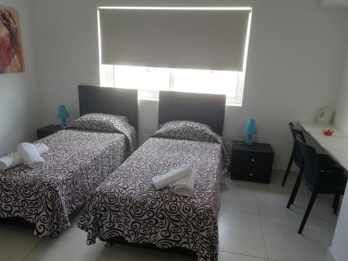 8Villa Saint Julian's Bagian luar foto