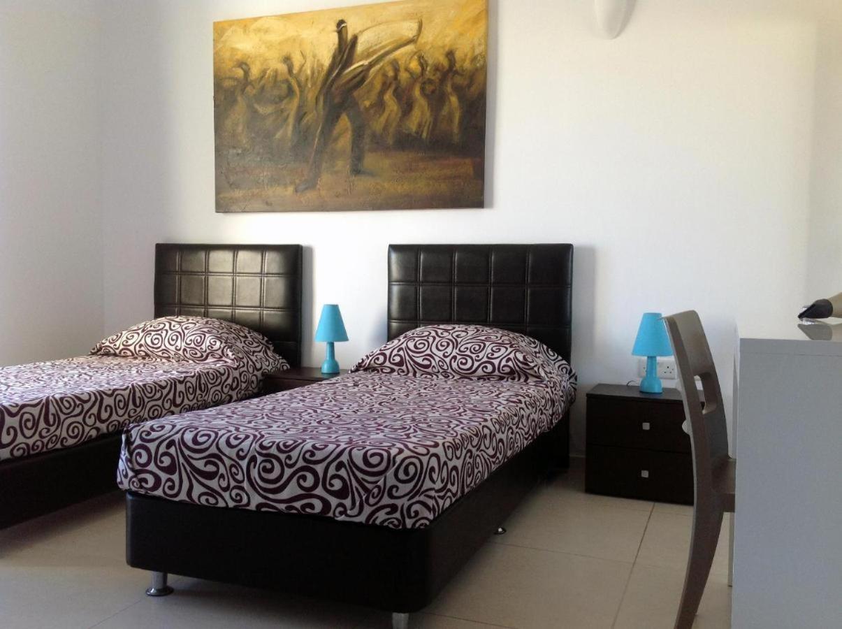8Villa Saint Julian's Bagian luar foto