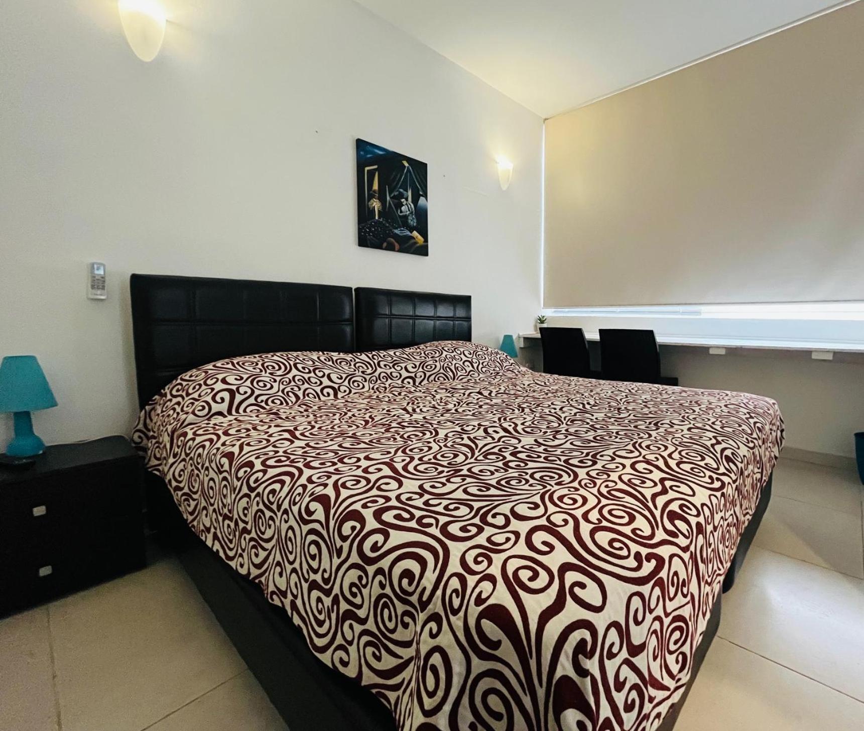 8Villa Saint Julian's Bagian luar foto