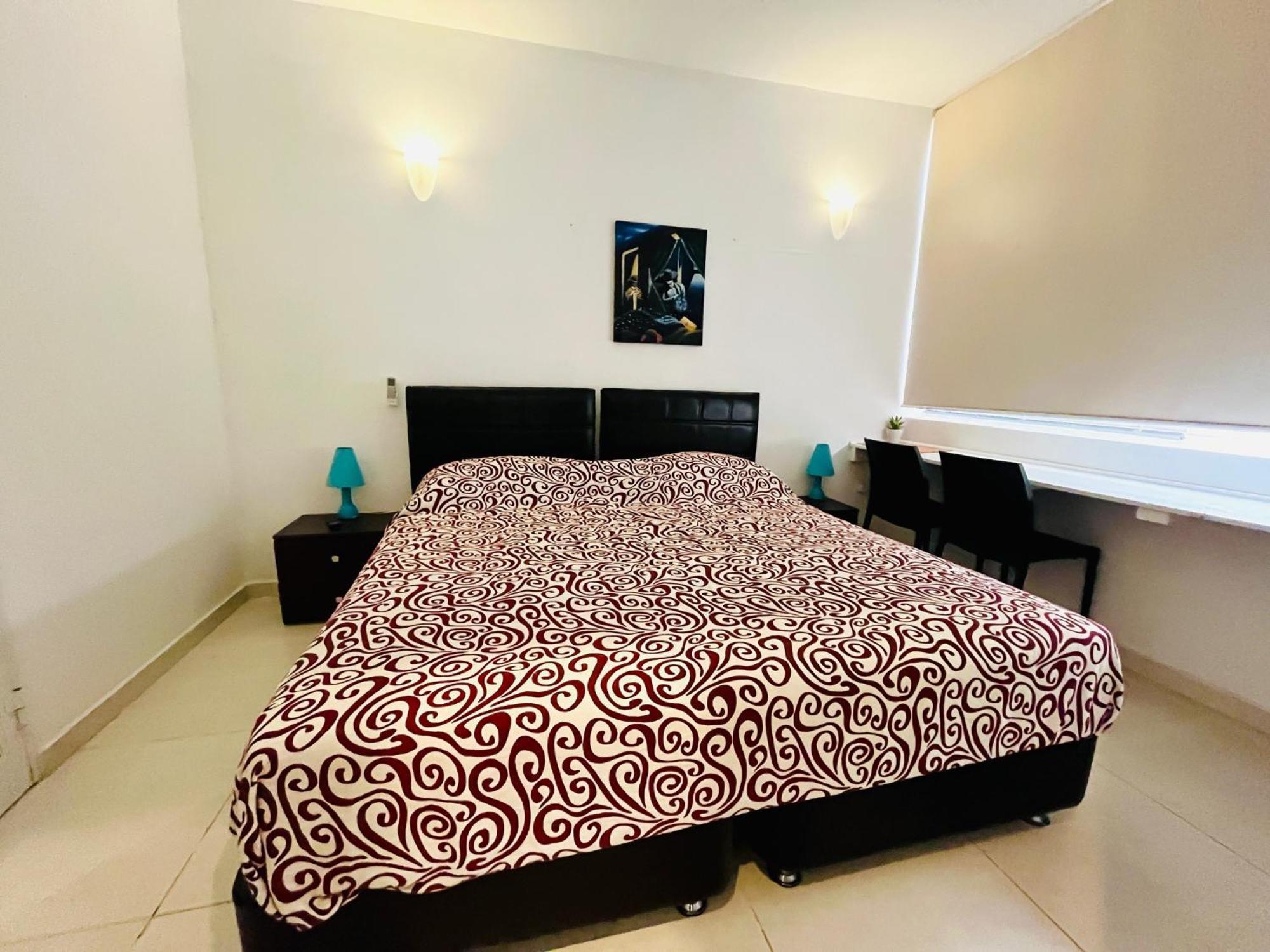 8Villa Saint Julian's Bagian luar foto